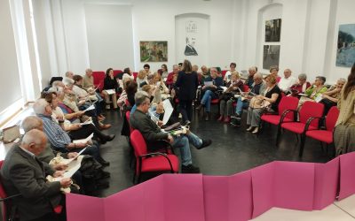 Sesión de participación con personas mayores